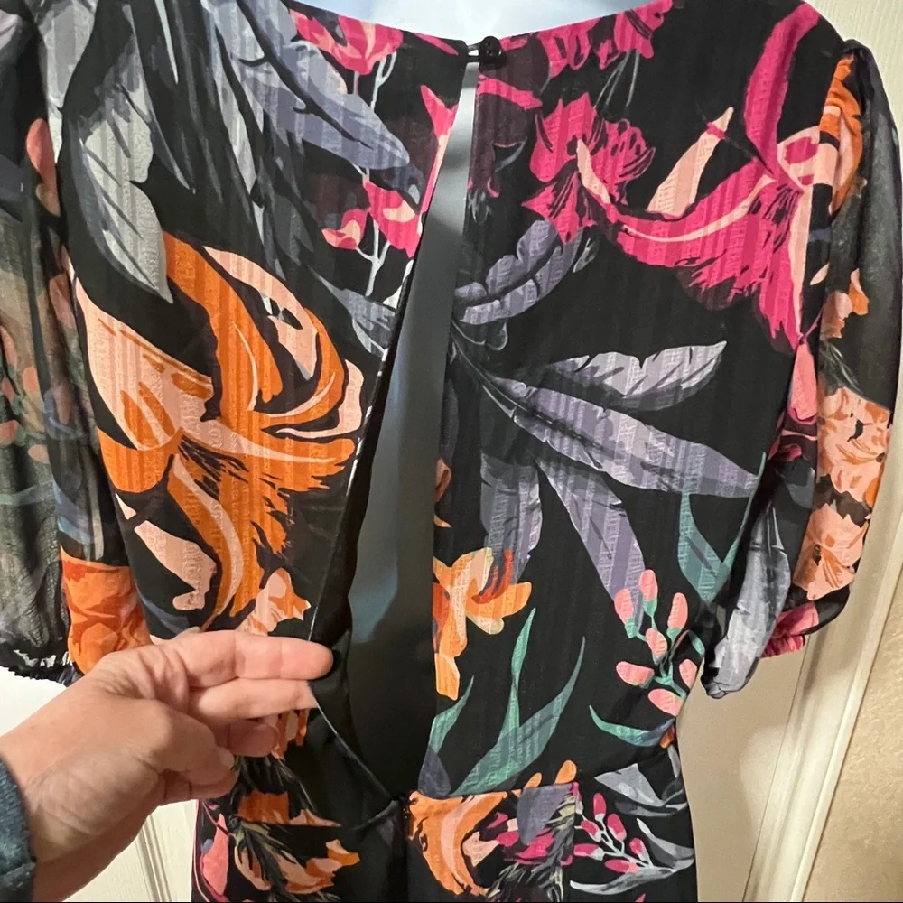 La Maison Talulah dress floral faux wrap puff sleeve open back M black tropical